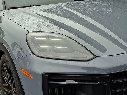 Certified 2025 Porsche Cayenne GTS AWD/4WD image 11
