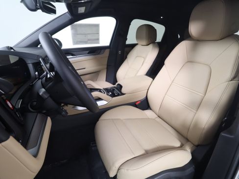 New 2026 Porsche Cayenne S AWD/4WD image 5