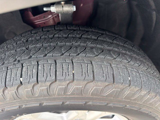 Used 2025 Jeep Grand Cherokee Laredo RWD image 24