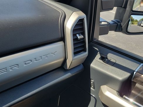 Used 2022 Ford F250 Lariat w/ Lariat Ultimate Package AWD/4WD image 28