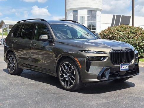 Used 2025 BMW X7 xDrive40i w/ M Sport Package AWD/4WD image 3