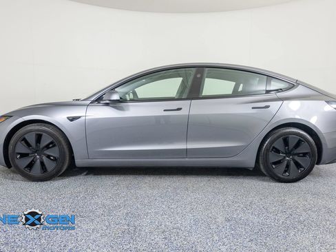 Used 2025 Tesla Model 3 Long Range AWD/4WD image 4