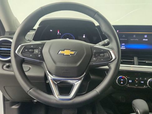 Used 2025 Chevrolet Trax LT w/ Driver Confidence Package FWD image 18