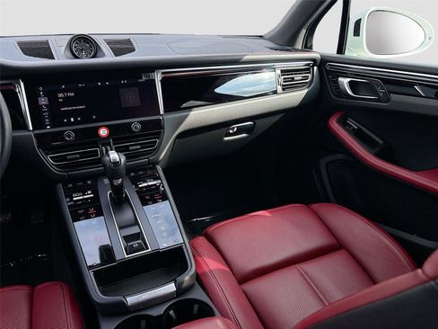 Used 2023 Porsche Macan S AWD/4WD image 28