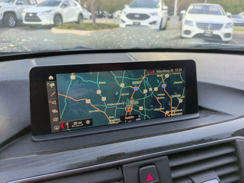 Used 2018 BMW 320i Sedan w/ Premium Package image 21