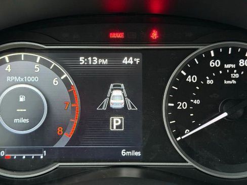 New 2025 Nissan Versa SR w/ Trunk Package image 30