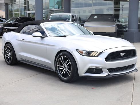 Used 2017 Ford Mustang Premium RWD image 8