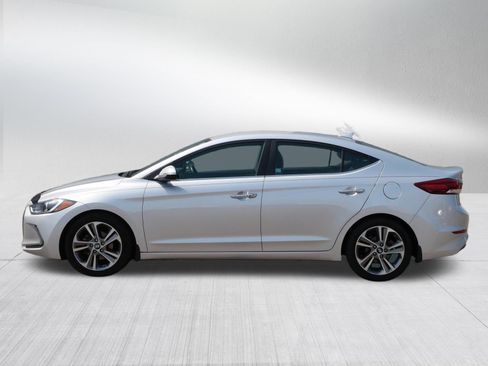 Used 2017 Hyundai Elantra Limited FWD image 4