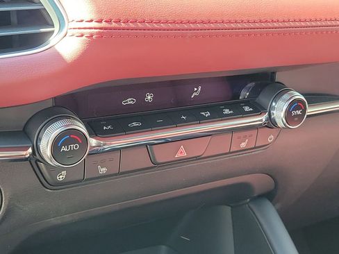 New 2026 MAZDA MAZDA3 Hatchback w/Premium Plus Pkg image 29