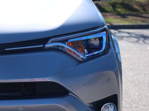 Used 2018 Toyota RAV4 Limited image 13