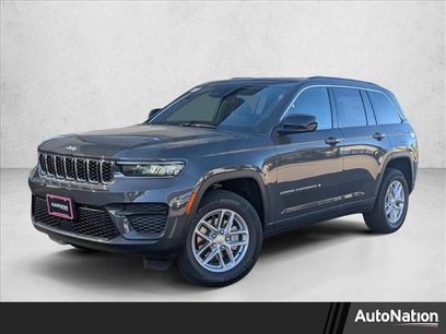 New 2025 Jeep Grand Cherokee Laredo w/ Luxury Tech Group I