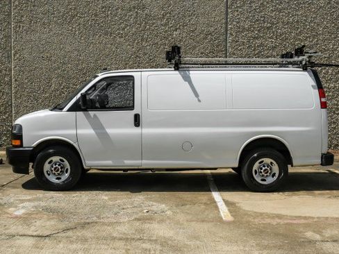 Used 2022 GMC Savana 2500 w/ Driver Convenience Package RWD image 16