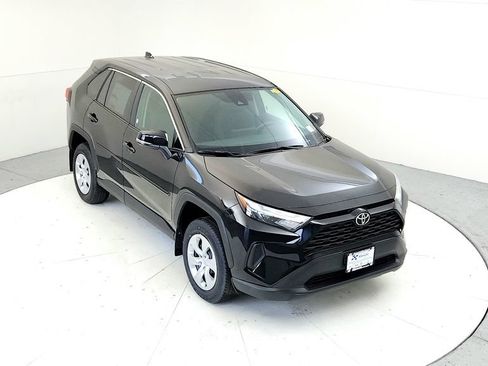 Used 2025 Toyota RAV4 LE AWD/4WD image 13