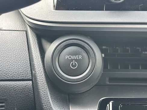 Used 2025 Toyota Prius LE image 27