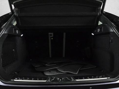 Used 2022 Jaguar F-PACE SVR image 6