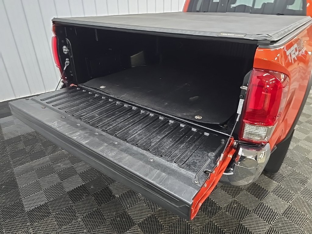 Used 2017 Toyota Tacoma TRD Off-Road w/ Tow Package AWD/4WD image 11