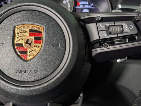 Certified 2023 Porsche Macan AWD/4WD image 37