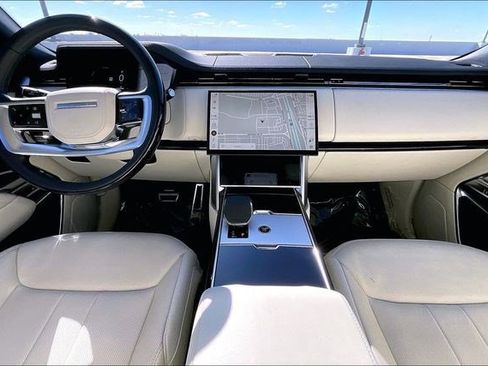 Used 2025 Land Rover Range Rover Long Wheelbase SE image 19