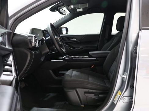 Used 2025 Chevrolet Equinox LT w/ Safety and Technology Package FWD image 17