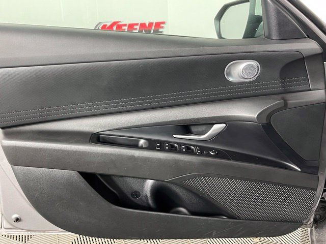 Used 2024 Hyundai Elantra SEL FWD image 21
