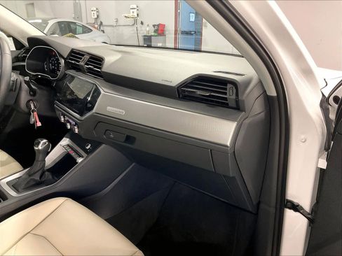 Certified 2025 Audi Q3 2.0T Premium image 17