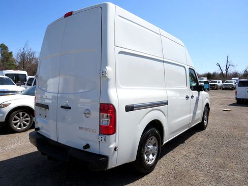 Used 2017 Nissan NV 3500 SV image 4