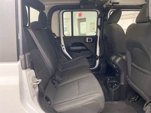 Used 2023 Jeep Gladiator Overland image 17