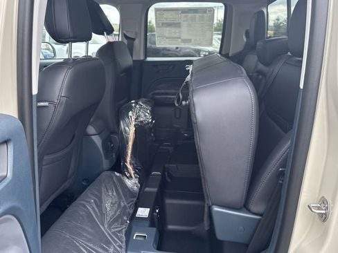 New 2025 Ford Maverick Lariat w/ Black Appearance Package image 25