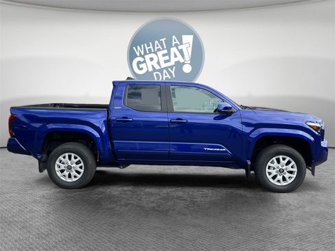 Certified 2025 Toyota Tacoma SR5 image 2