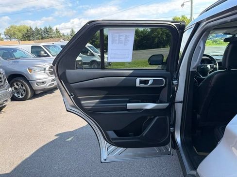 Used 2024 Ford Explorer XLT w/ Equipment Group 202A AWD/4WD image 43