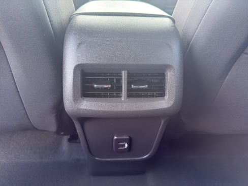 Used 2023 Chevrolet Equinox LT AWD/4WD image 31