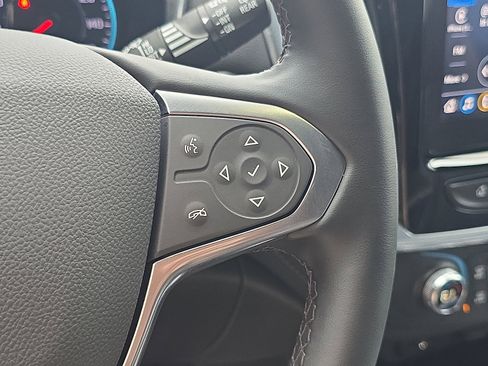 Used 2023 Chevrolet Traverse LT image 23
