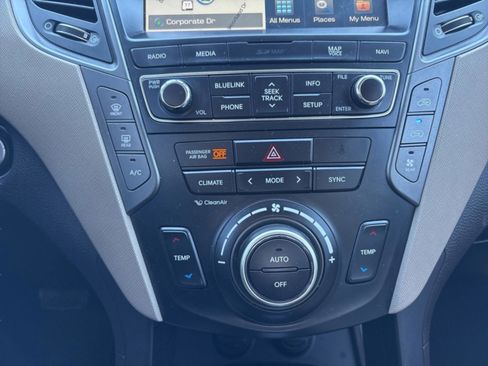 Used 2018 Hyundai Santa Fe SE image 18