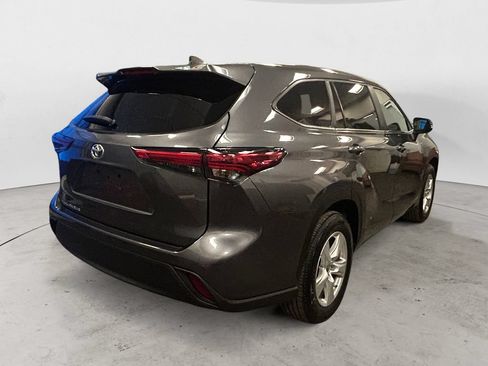 Used 2023 Toyota Highlander L FWD image 5