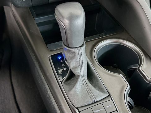 Used 2024 Toyota Camry SE image 24