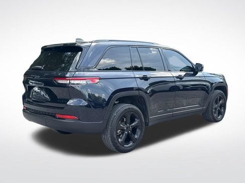 Used 2024 Jeep Grand Cherokee Limited w/ Black Appearance Package AWD/4WD image 6