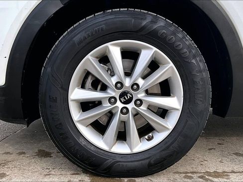 Used 2019 Kia Sorento LX image 10