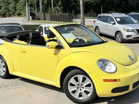 Used 2007 Volkswagen Beetle Convertible w/ Package 1 FWD image 2