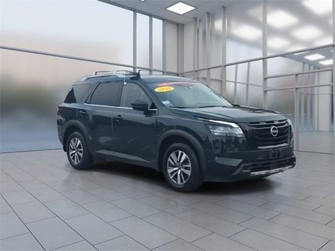 Certified 2023 Nissan Pathfinder SL w/ Black Appearance Package image 2