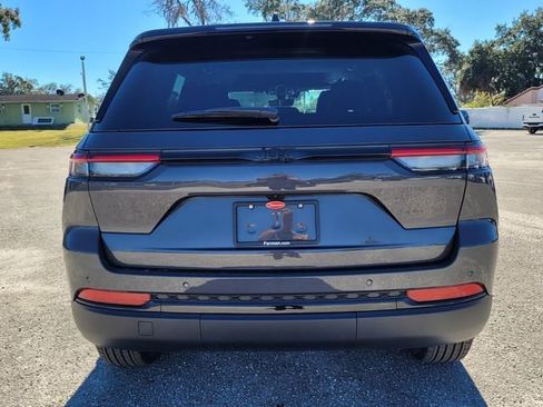 Used 2025 Jeep Grand Cherokee Altitude image 6