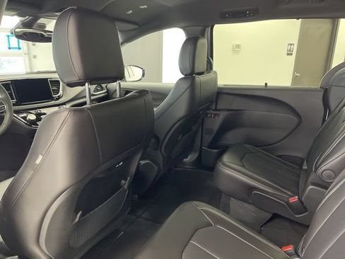 New 2026 Chrysler Pacifica Select AWD/4WD image 20