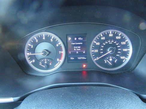 Used 2020 Hyundai Santa Fe SE image 12