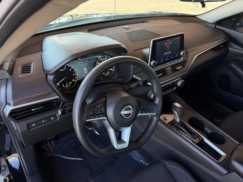 Certified 2025 Nissan Altima 2.5 SV FWD image 17