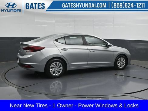 Used 2020 Hyundai Elantra SE FWD image 2
