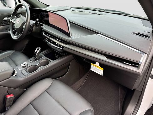 Certified 2024 Cadillac XT4 Premium Luxury w/ Active Safety Package image 33