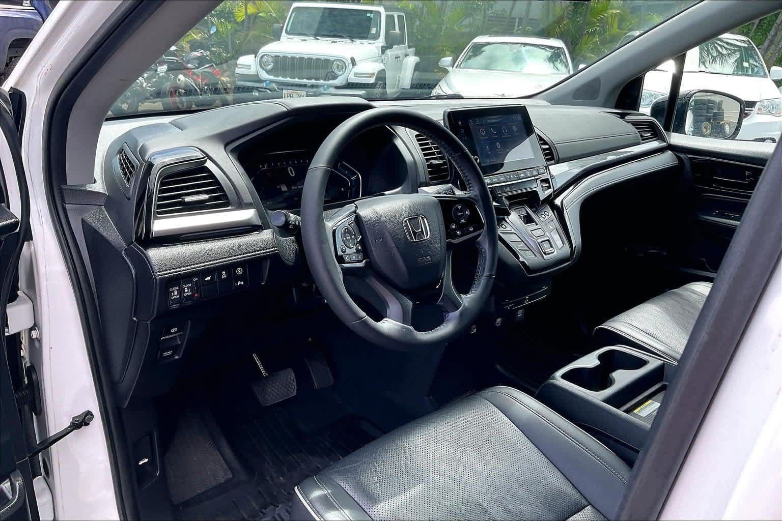 Used 2023 Honda Odyssey Elite image 2