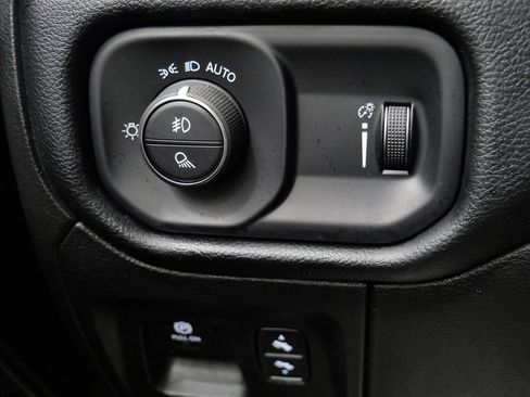 Used 2022 RAM 1500 Big Horn AWD/4WD image 25