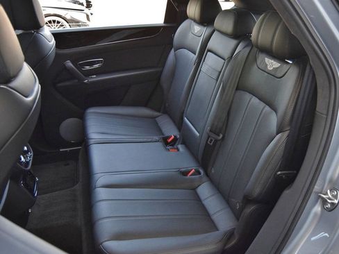 Used 2019 Bentley Bentayga image 39