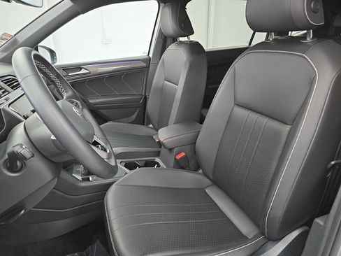 Certified 2023 Volkswagen Tiguan SE R-Line image 15