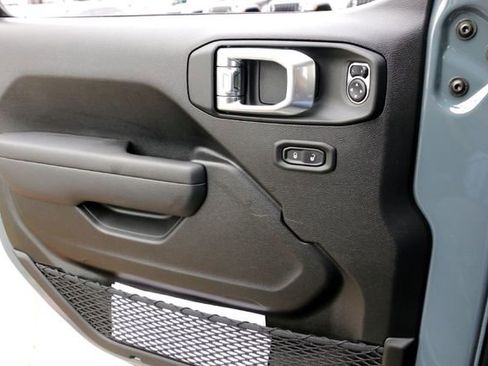 New 2026 Jeep Gladiator Rubicon w/ Steel Bumper Group image 16